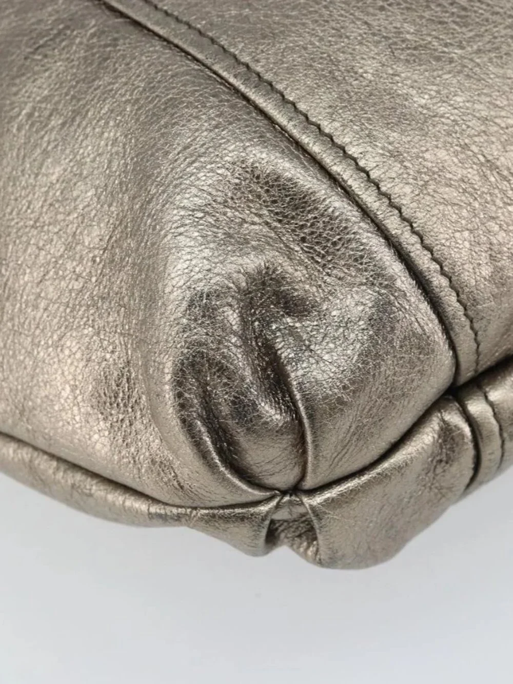 Salvatore Ferragamo Gancini Shoulder Bag Leather Gold Auth 166709